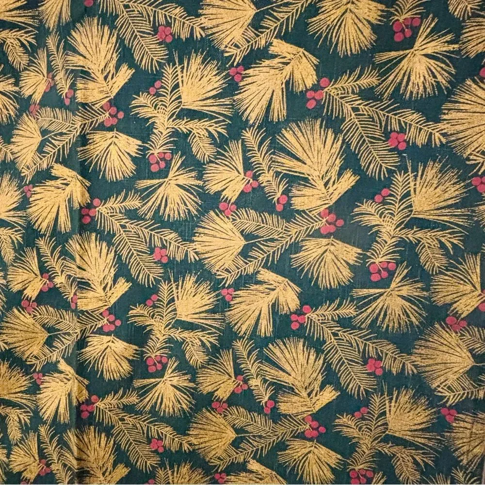 Artisan Luxe Home Dark Green Holiday Cotton Tablecloth Gold Leaves Red Berries